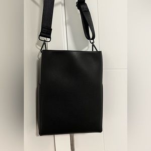 Vegan leather tote bag